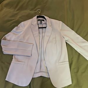 Grey Blazer, Lightweight and classic look